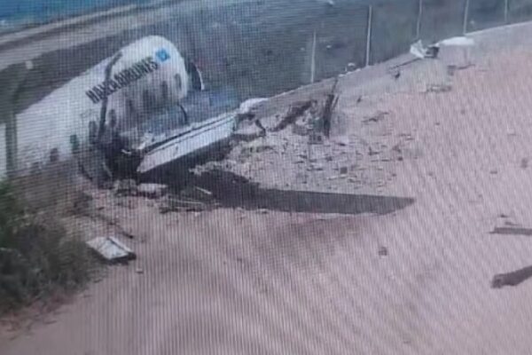Avion izletio s piste i zabio se u ogradu: OBJAVLJEN SNIMAK NESREĆE (VIDEO)