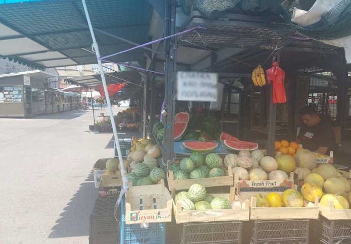 CRNOGORCI PREŠLI IGRICU, GLEDAJTE KAKO PRODAJU LUBENICE: Region se CIJEPA OD SMIJEHA, ovo samo na Balkanu MOŽE (FOTO)