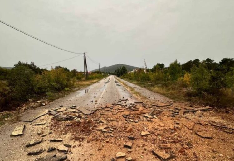 GROM RAZNIO CESTU! SNAŽNO NEVRIJEME POGODILO HERCEGOVINU: “Kao da je granata pala” (FOTO)