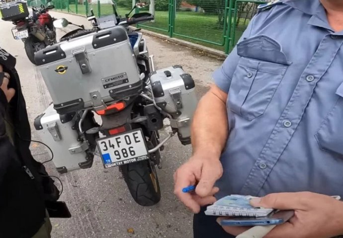 Strani turisti snimili policajca u Jablanici kako uzima 20 eura mita (POGLEDAJTE VIDEO)