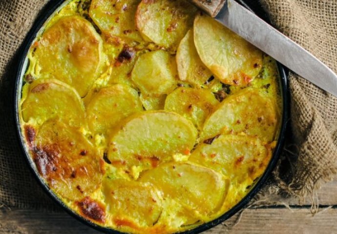 Recept za nedjeljni ručak: Probajte sočnu musaku od krompira koja se topi u ustima (RECEPT)