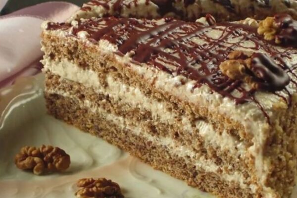 STARINSKA TORTA OD ORAHA: Recept za savršen uspjeh i dašak nostalgije- SVI ĆE VAM TRAŽITI KOMAD VIŠE