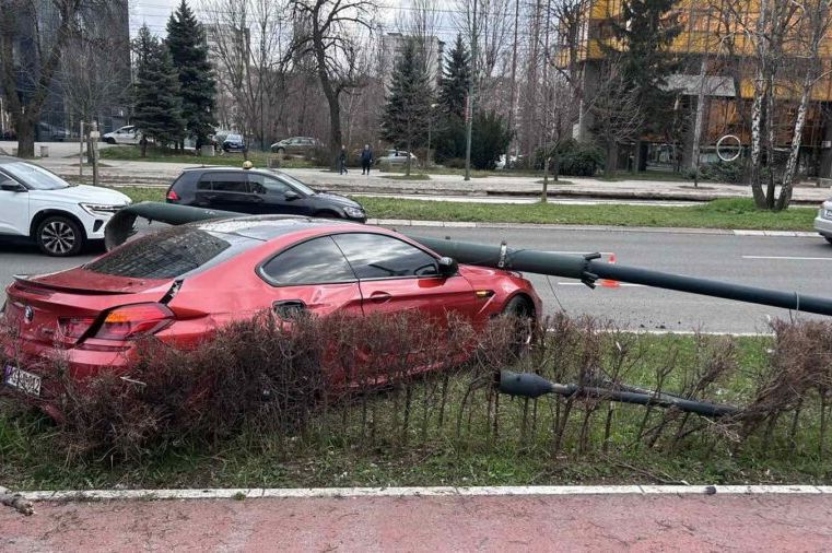 OBJAVLJEN SNIMAK VOŽNJE: Pogledajte kako je vozač slupao skupocjenog BMW-a u Sarajevu